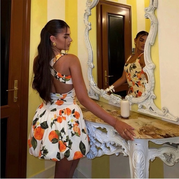 NWT ZARA vacation BLOGGER FAV Floral Mini Dress size S 
🚨FIRM PRICE NO DISCOUNT - Picture 12 of 16